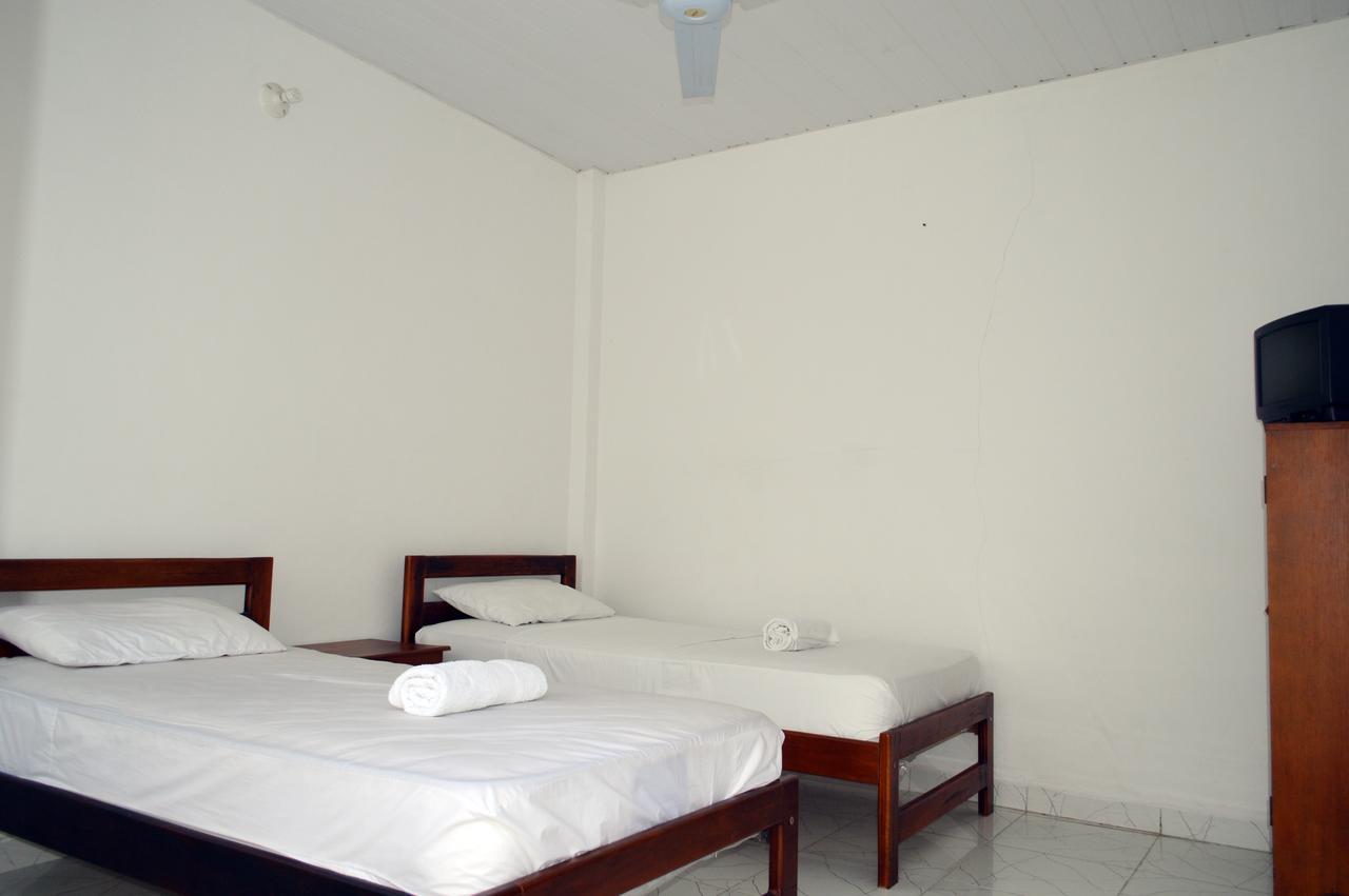 Hotel Heliconias Летисия Экстерьер фото